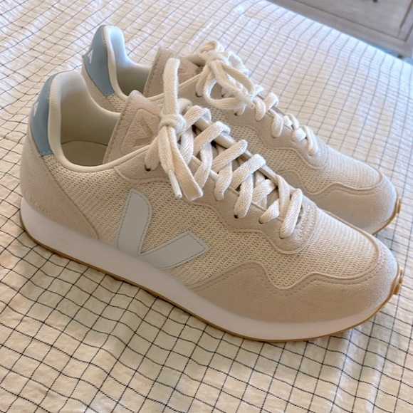 Veja Mesh Cream Sneakers - Picture 1 of 9
